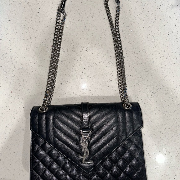 Saint Laurent 
Envelope Medium in Quilted Grain De Poudre Embossed Leather - Picture 4 of 14